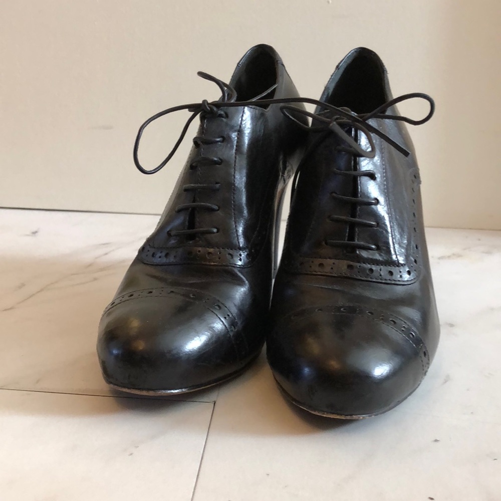 Cole Haan Black Leather Lace-Up Heeled Oxfords
